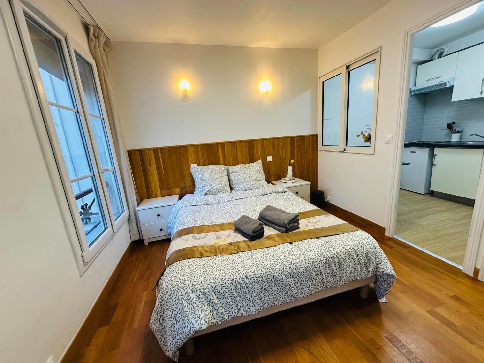 Dream Dwell - Designer Flat Near Marais District Apartment Paris